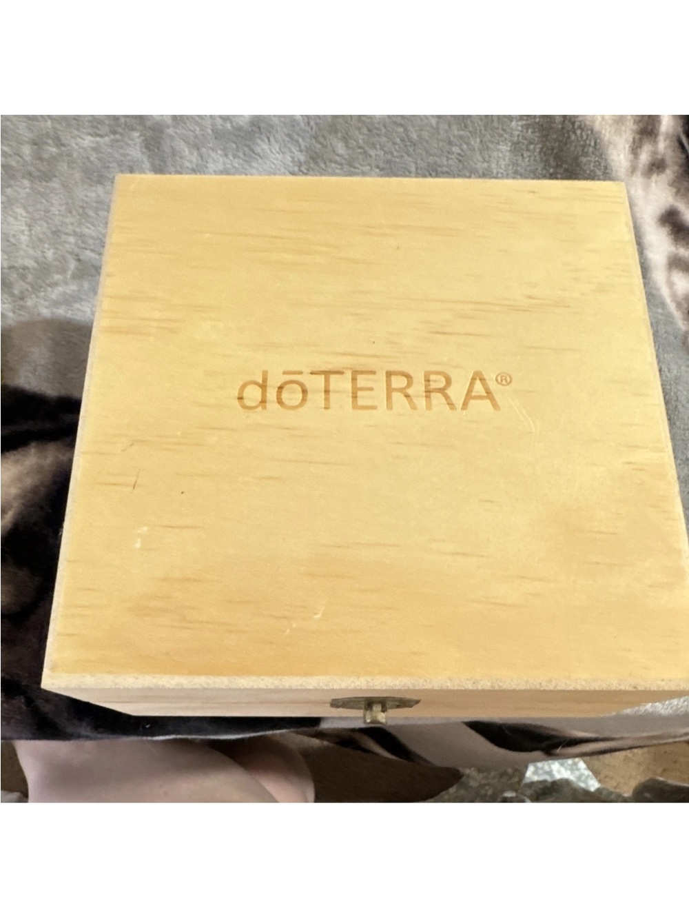 doTERRA Wood Oils Box 25-Compartment w/ Hinged Lid & Free Essential Oil Booklet